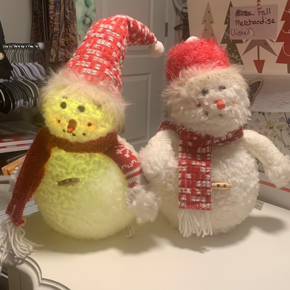 Set of Mr. and Mrs. Snowmen/battery operated..around 14 inches tall..NWOT
